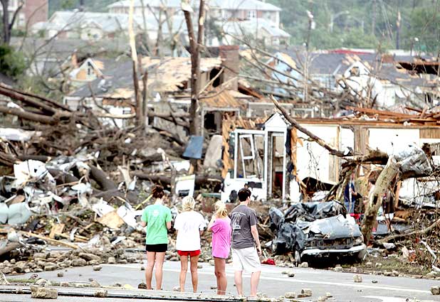 Más de 160 tornados devastan el sur de EE.UU. y matan a 284 personas 