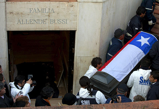 Familia espera que exhumación despeje todas las dudas sobre la muerte de Allende 