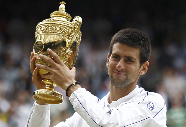 Djokovic toca la gloria tras vencer en la final de Wimbledon a Rafael Nadal 