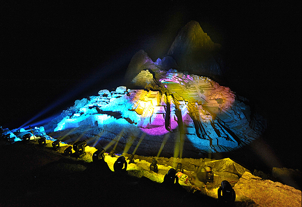 Espectáculo de luces cierra la fiesta por los 100 años del descubrimiento de Machu Picchu 