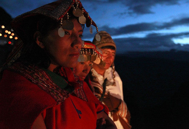 Celebración nocturna en Machu Picchu 