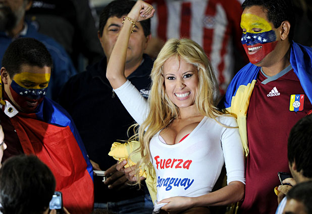 Las bellas hinchas de Paraguay 