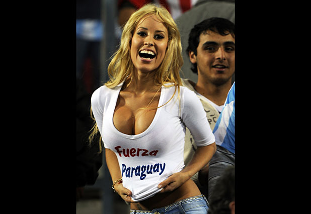 Las bellas hinchas de Paraguay 