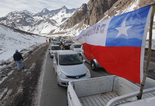 Mas de 15 mil hinchas de la Marea Roja volvieron a Chile 