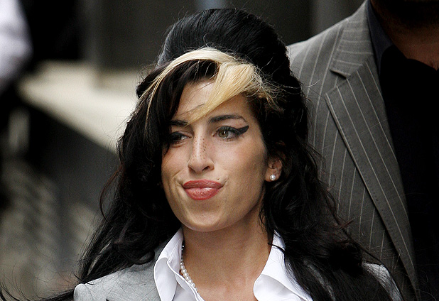 Emblemático disco de Amy Winehouse vuelve al número uno tras su muerte 