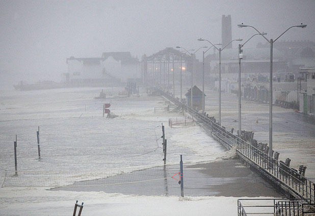 Huracán Irene se degrada a tormenta tropical y causaría millonarias pérdidas 