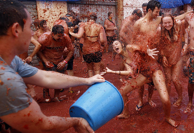 120 tons of ripe tomatoes for ´Tomatina 2011´ 