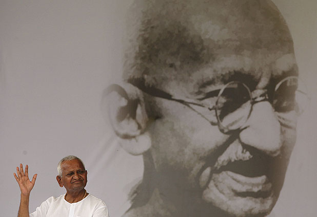 El "segundo Gandhi" de la India es convertido en personaje de juego al estilo "Angry Birds" 