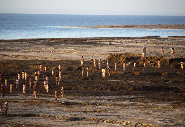 Spencer Tunick en el mar Muerto 