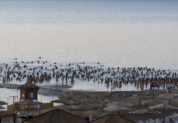 Spencer Tunick en el mar Muerto 