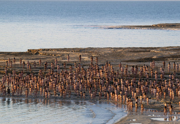 Spencer Tunick en el mar Muerto 