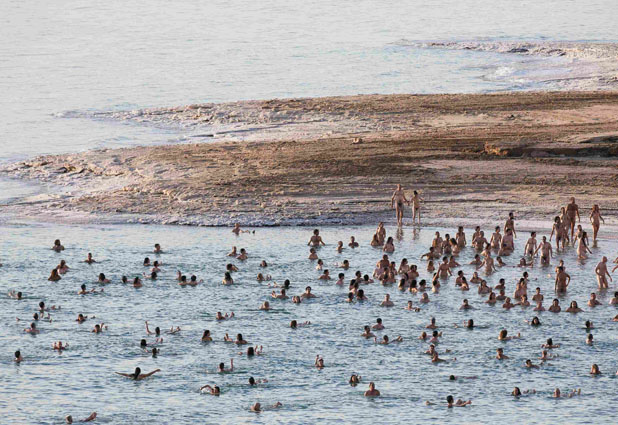 Spencer Tunick en el mar Muerto 