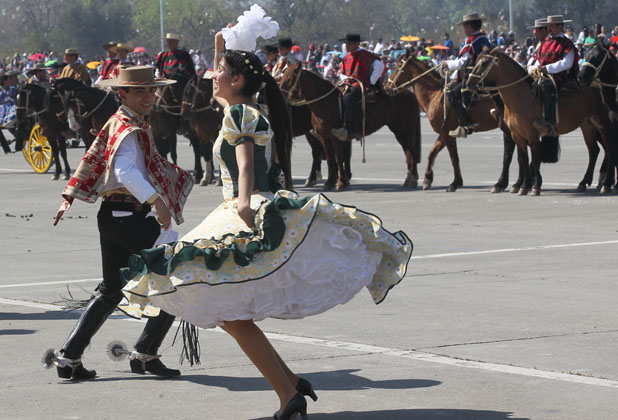 Piñera encabeza la Gran Parada Militar 