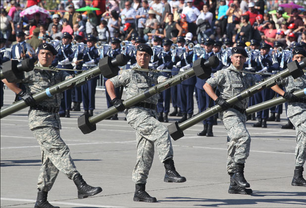 Piñera encabeza la Gran Parada Militar 