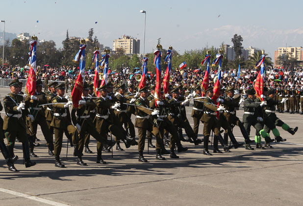 Piñera encabeza la Gran Parada Militar 