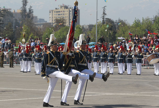 Piñera encabeza la Gran Parada Militar 