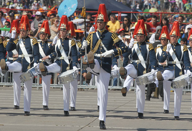 Piñera encabeza la Gran Parada Militar 