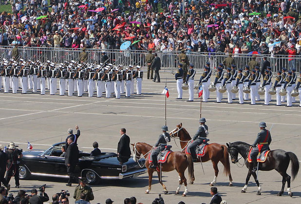 Piñera encabeza la Gran Parada Militar 