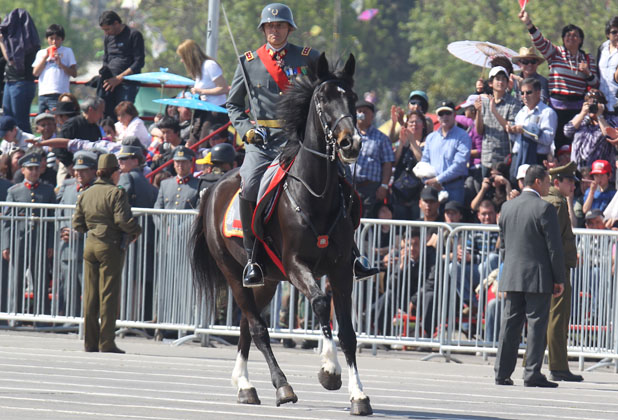 Piñera encabeza la Gran Parada Militar 