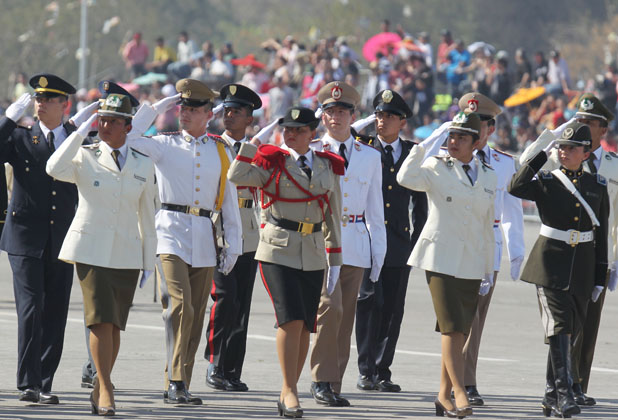 Piñera encabeza la Gran Parada Militar 