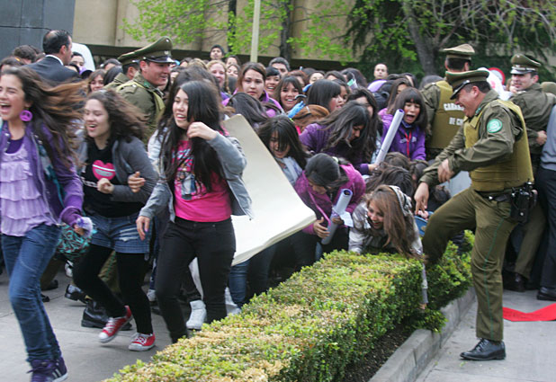 Fanáticos esperan a Justin Bieber 