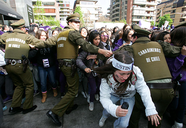 Fanáticos esperan a Justin Bieber 