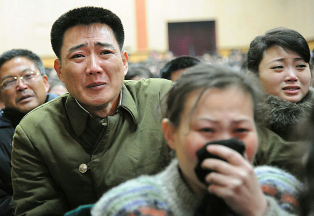 Miles lloran la muerte de Kim Jong-Il 