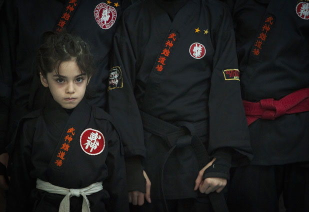 Mujeres iraníes dejan de lado el “velo” y se convierten en Ninjas 