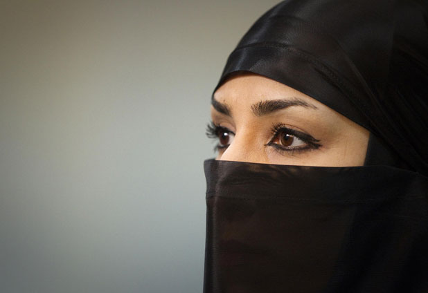 Mujeres iraníes dejan de lado el “velo” y se convierten en Ninjas 