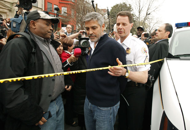  George Clooney es arrestado en Washington durante protesta  