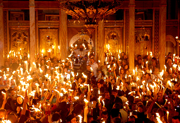 Ceremonia del Fuego Sagrado en la Iglesia de Santo Sepulcro de Jerusalén 