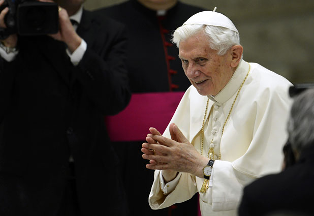 Benedicto XVI aparece en público tras anunciar su salida: Lo hice por el bien de la Iglesia 